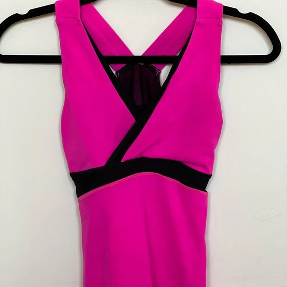 Lululemon hot exercise pink top - Picture 2 of 3